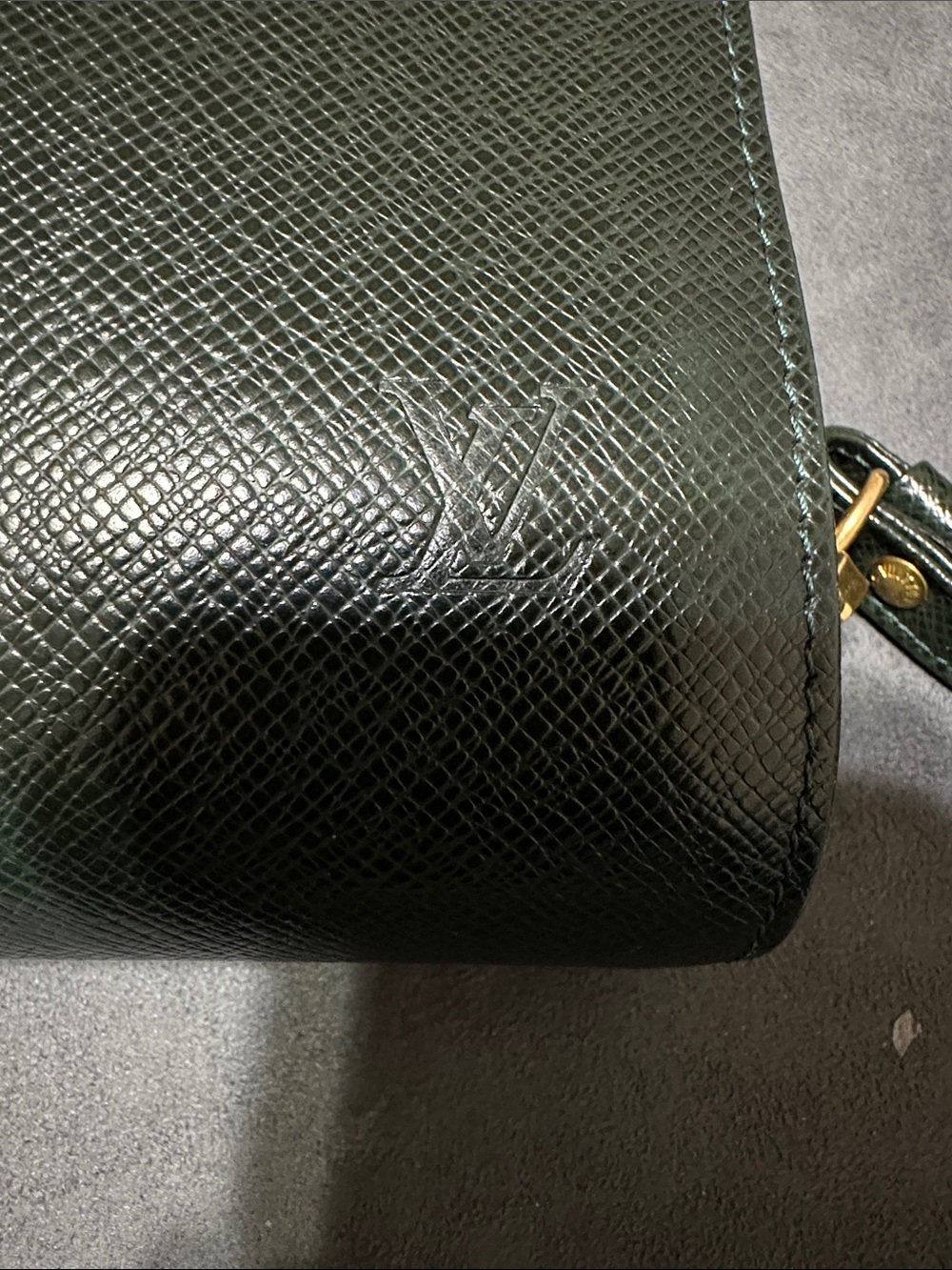 Louis Vuitton Dark Green Leather Toiletry Bag with Wristlet PREOWNED AUTHENTIC. - Picture 6 of 12